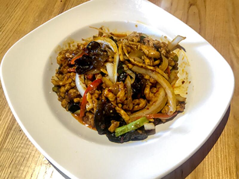 DL2. Chicken with Spicy Garlic Sauce
