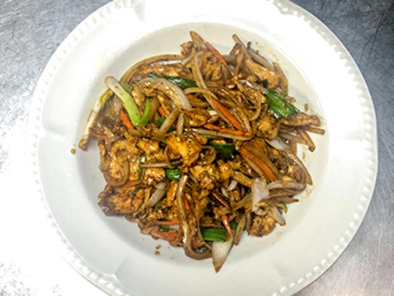 (Lunch).Chicken w. Scallion & Onion on Hot Iron Plate