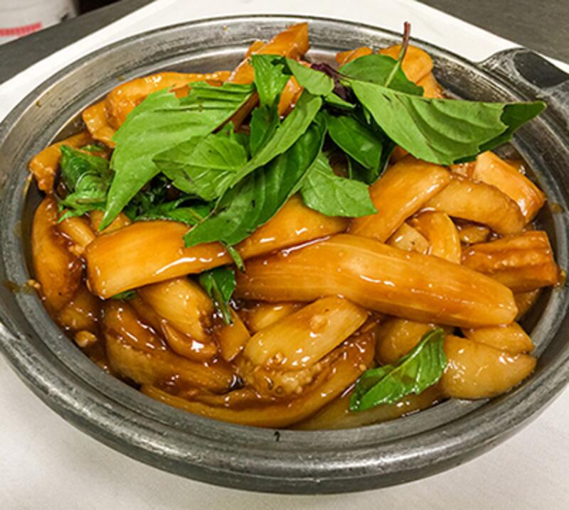 (Lunch).Basil Eggplant w. Pork in Clay Pot