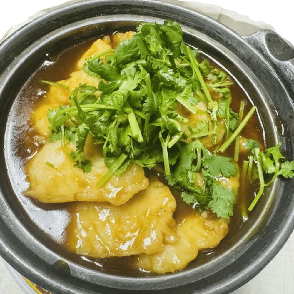 L7. Fish Fillet with Oyster Sauce in Clay Pot (Lunch)