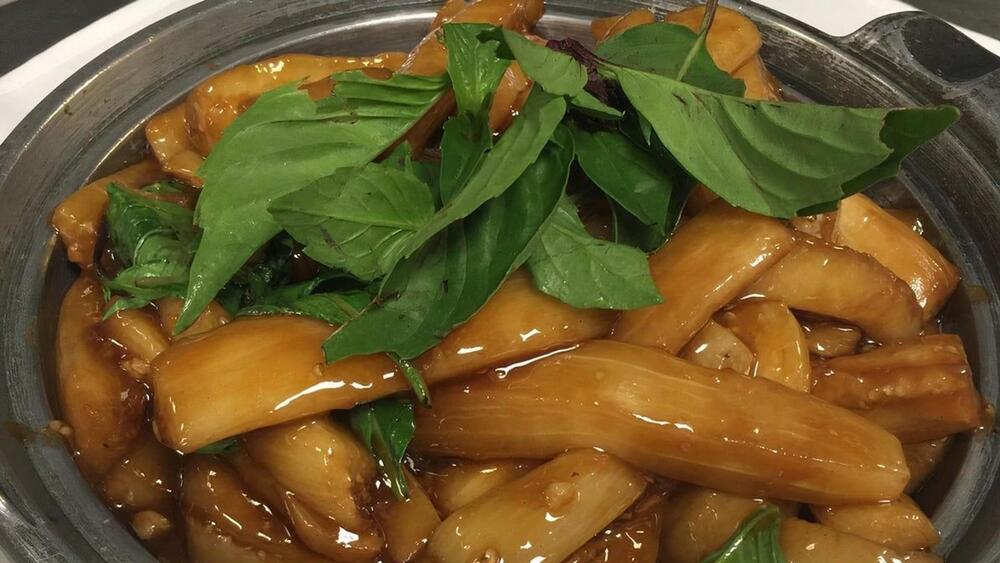 L13. Basil Eggplant in Clay Pot (Lunch)